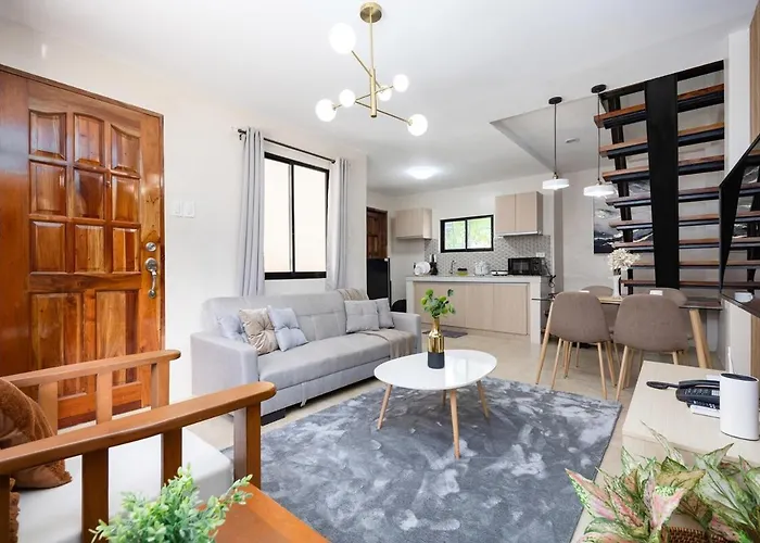 Fully Furnished 3br House In With Parking And Washer Apartment *