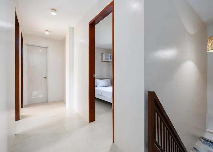 Fully Furnished 3br House In With Parking And Washer